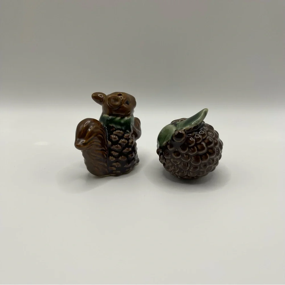 Vintage Squirrel & Acorn Salt and Pepper Shakers Woodland Rustic Kitchen Decor